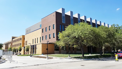 Southeast exterior view of the UNT Art Building