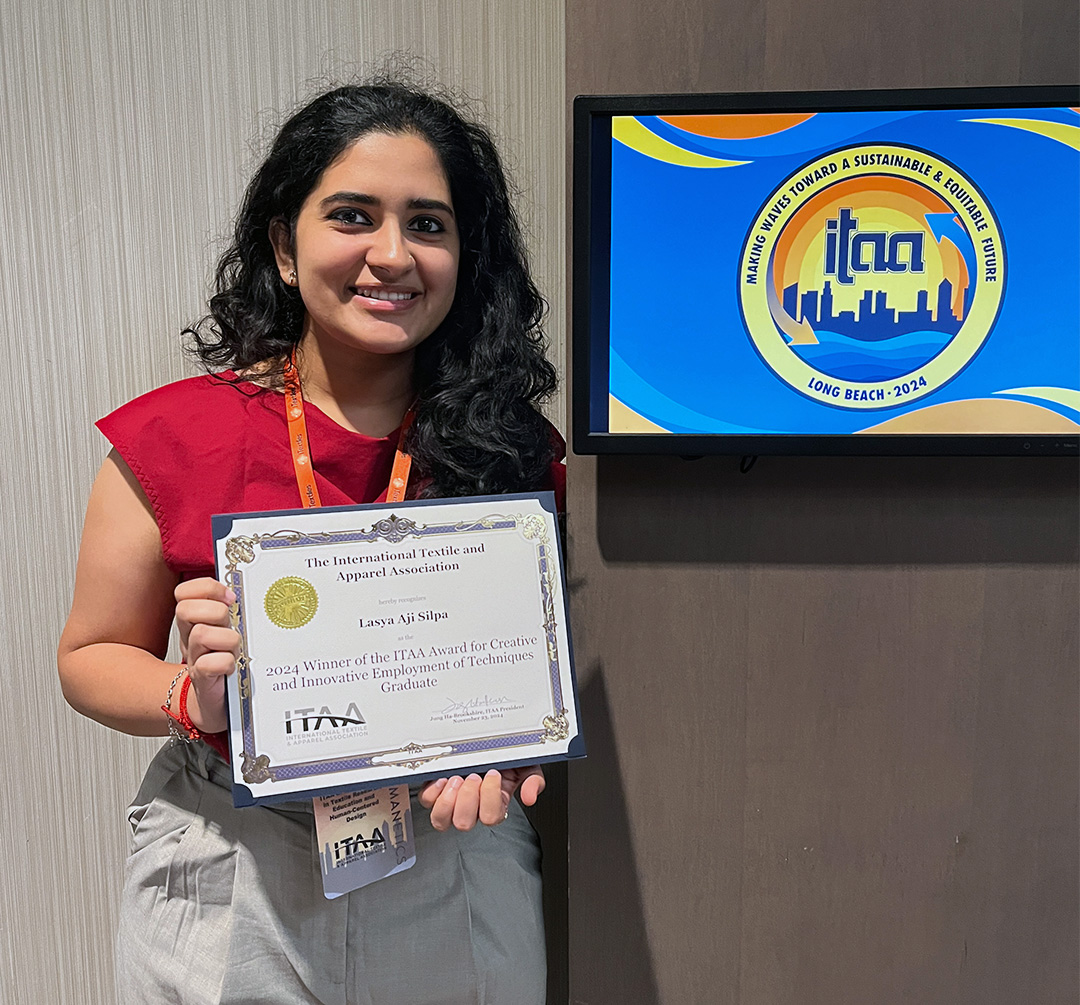 Lasya holding her ITAA award.